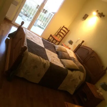 D'hotes Champagne Laval Louis Bed and Breakfast *