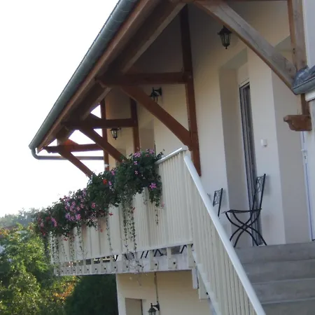 D'hotes Champagne Laval Louis Bed and Breakfast