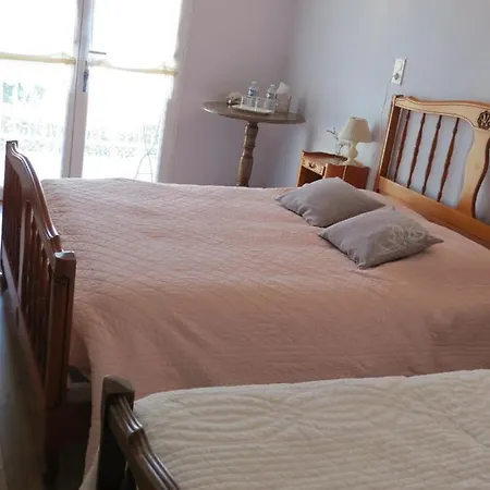 D'hotes Champagne Laval Louis Bed and Breakfast