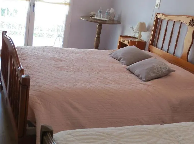 D'hotes Champagne Laval Louis Bed and Breakfast